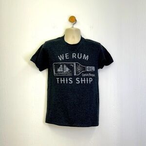 Captain Morgan - We Rum This Ship Captain Morgan Gray T Shirt Size Medium